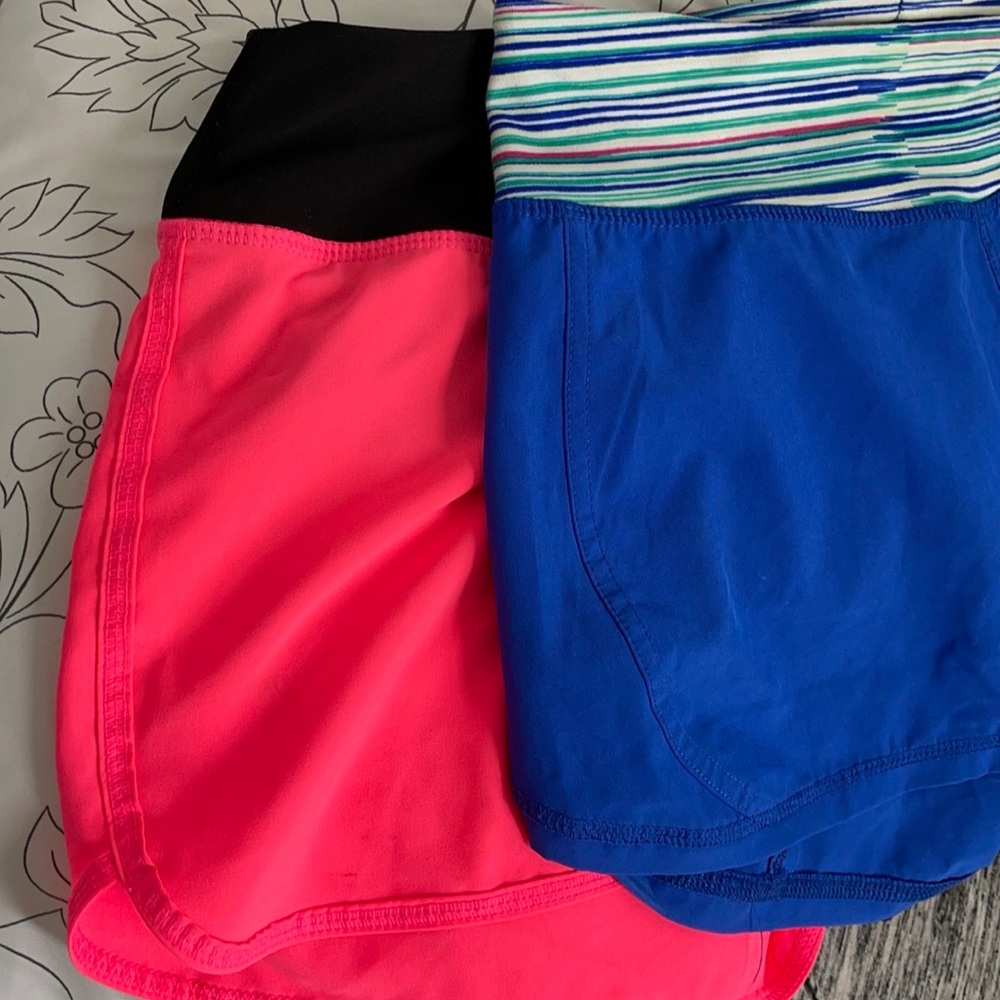 Like new sz M workout shorts. Bundle and save :)